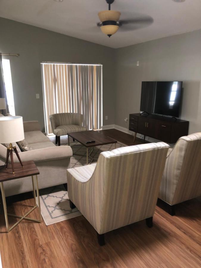 Cheerful 3 Bed House In A Cul- De-sac! Holiday home Tampa