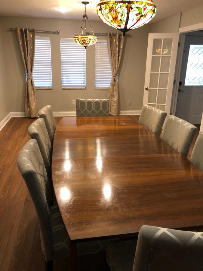 Cheerful 3 Bed House In A Cul- De-sac! Holiday home Tampa