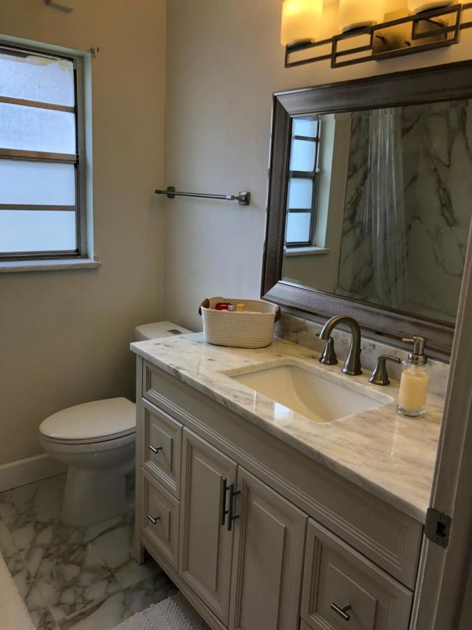 Holiday home Cheerful 3 Bed House In A Cul- De-sac! Tampa