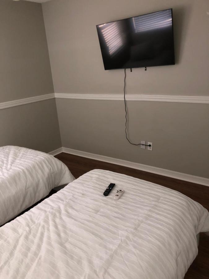 Cheerful 3 Bed House In A Cul- De-sac! Tampa