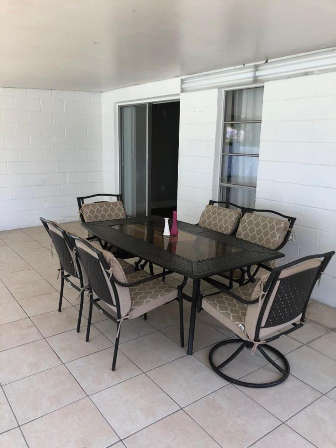 Cheerful 3 Bed House In A Cul- De-sac! * Tampa